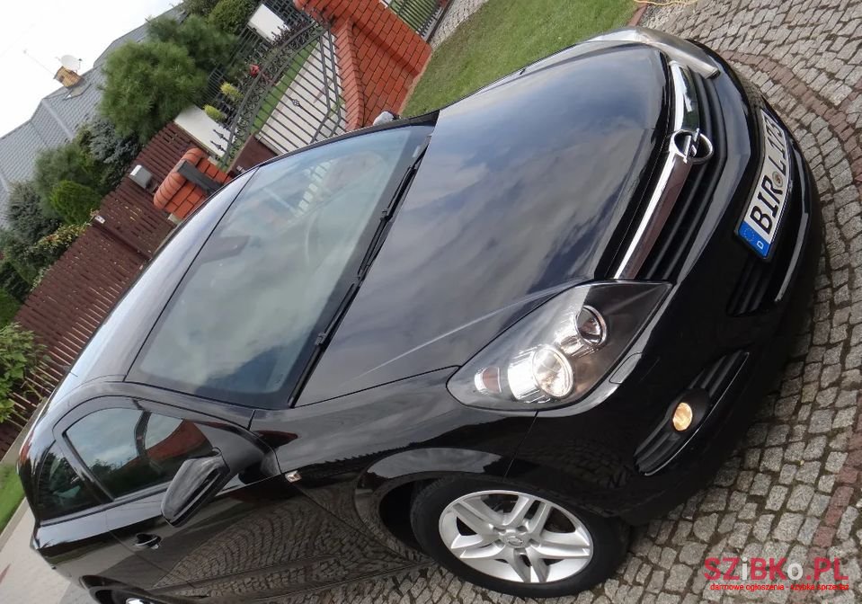 2006' Opel Astra Sport photo #1