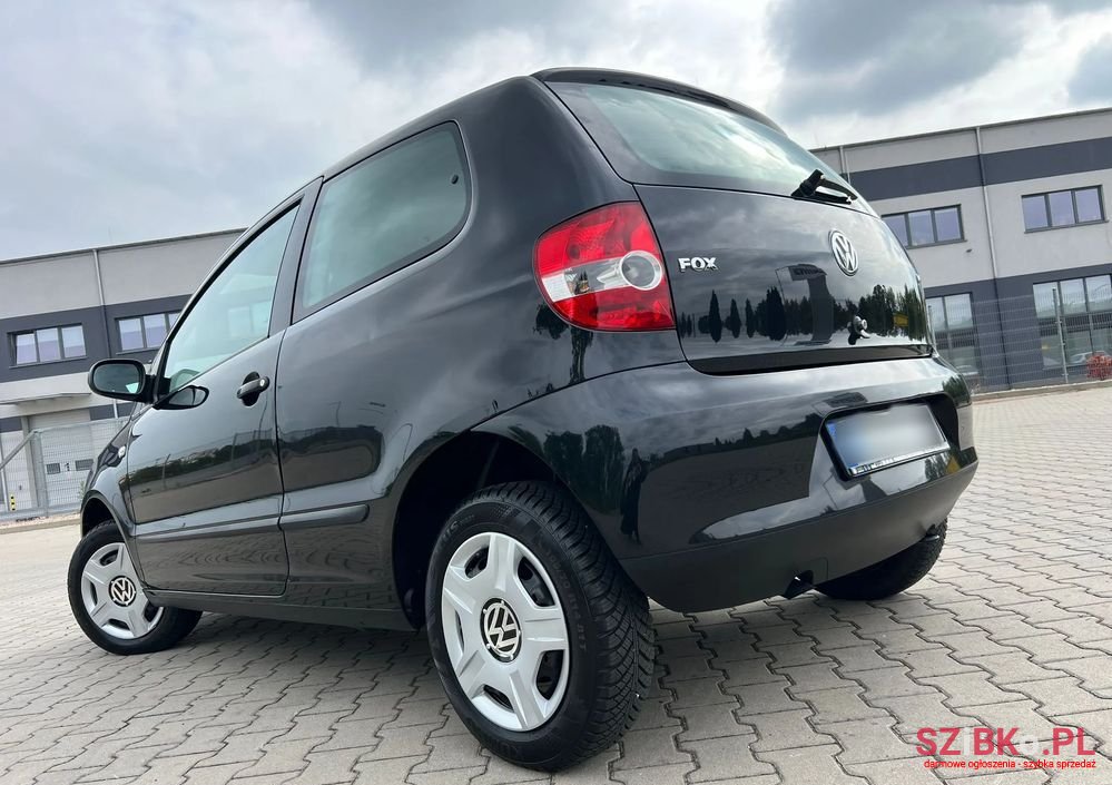 2006' Volkswagen Fox 1.4 Style photo #2