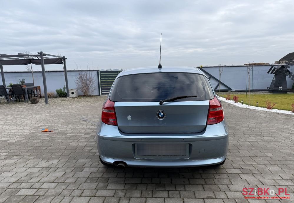 2009' BMW 1 Series 116I photo #4
