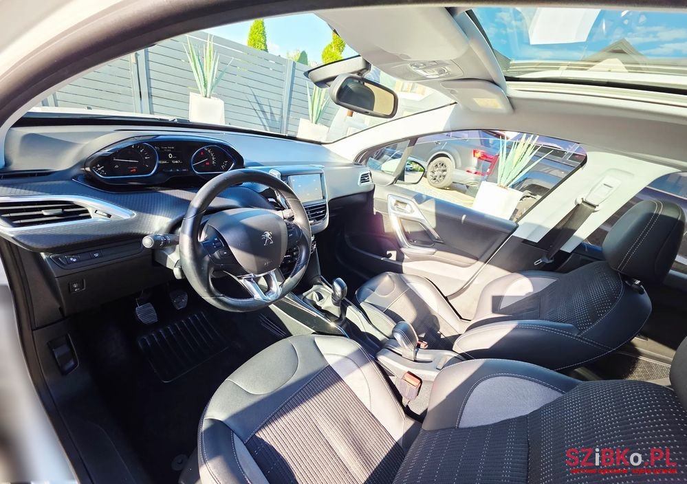 2019' Peugeot 2008 photo #3