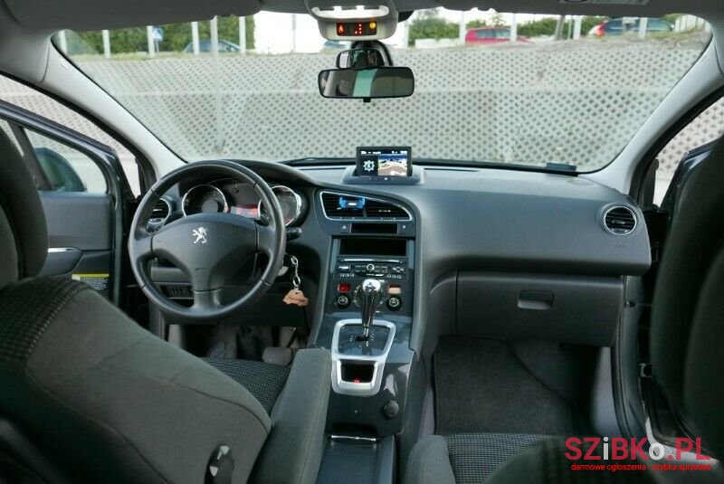 2014' Peugeot 5008 photo #3