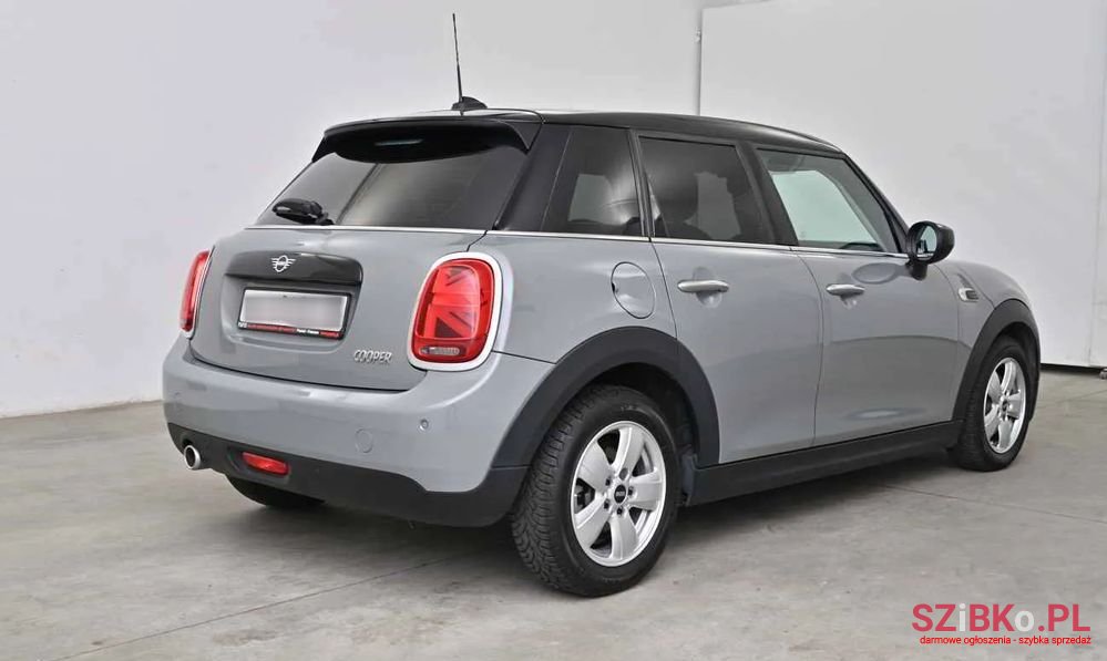 2020' MINI Cooper Standard photo #1