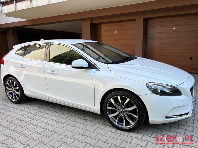 2012' Volvo V40 D2 Momentum photo #2