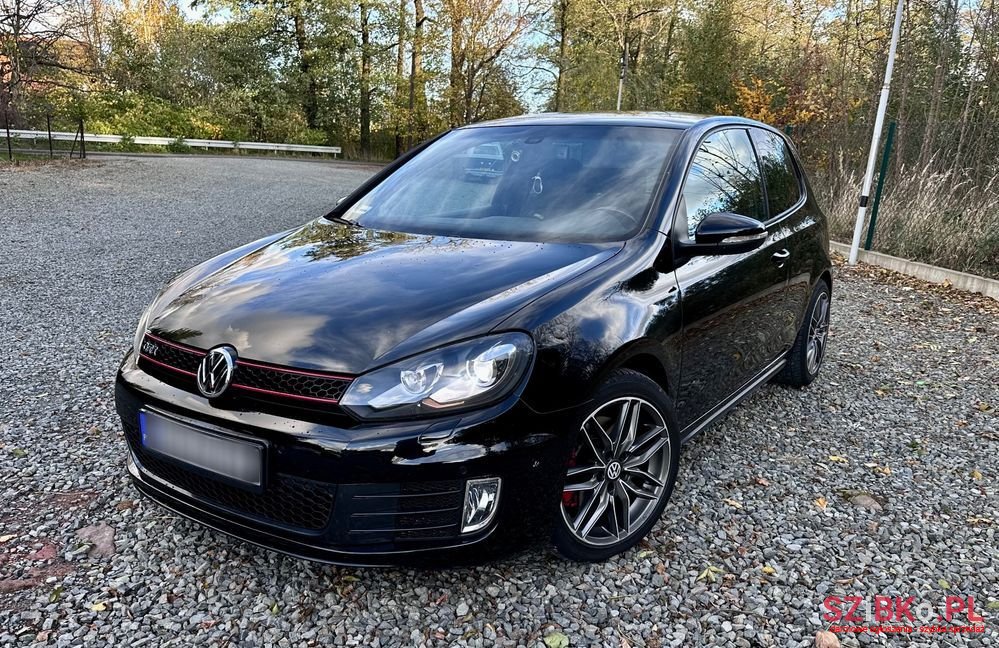 2010' Volkswagen Golf photo #1