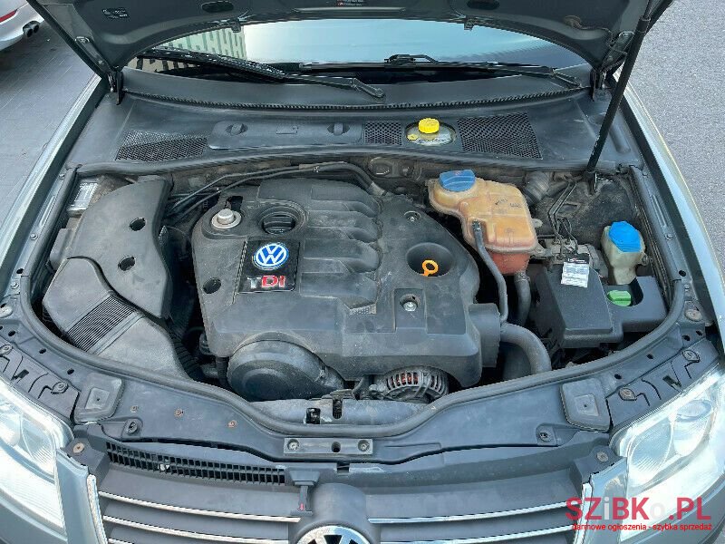 2001' Volkswagen Passat photo #3