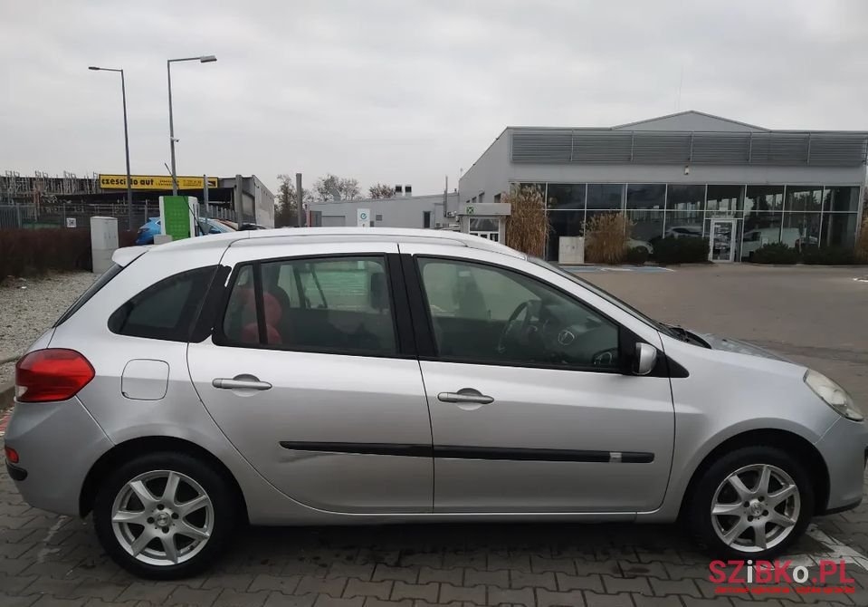 2008' Renault Clio photo #3