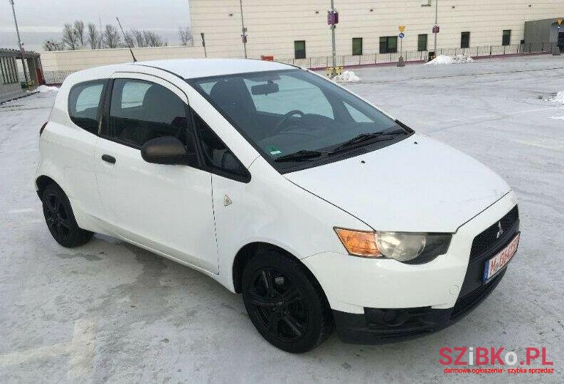 2009' Mitsubishi Colt photo #1