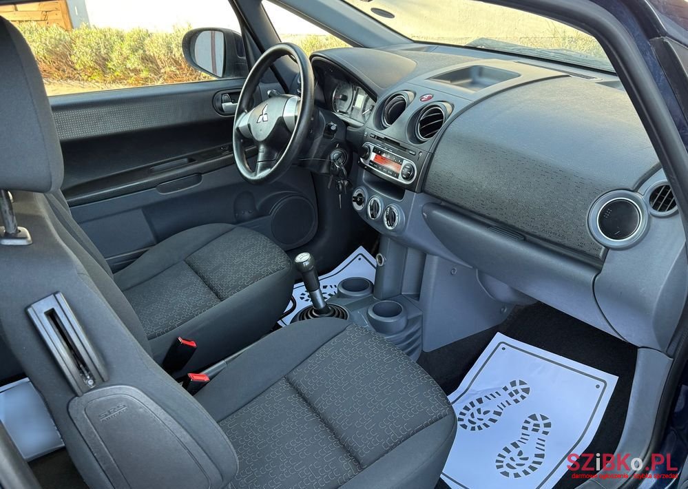 2012' Mitsubishi Colt photo #6