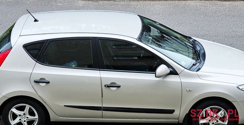 2009' Hyundai i30 1.4 Classic + photo #2