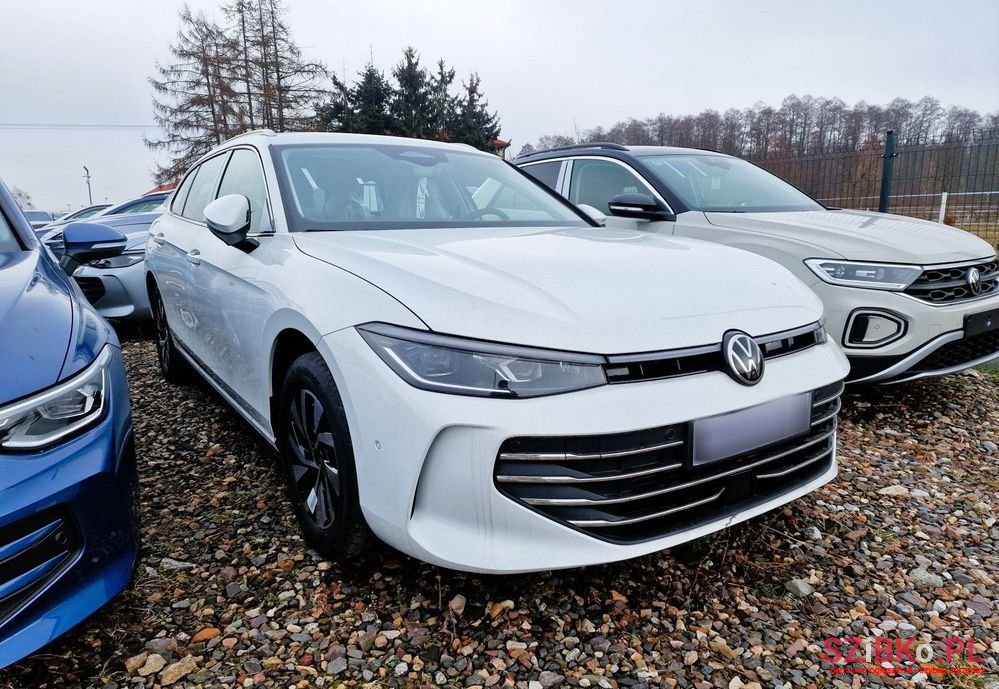 2024' Volkswagen Passat photo #2