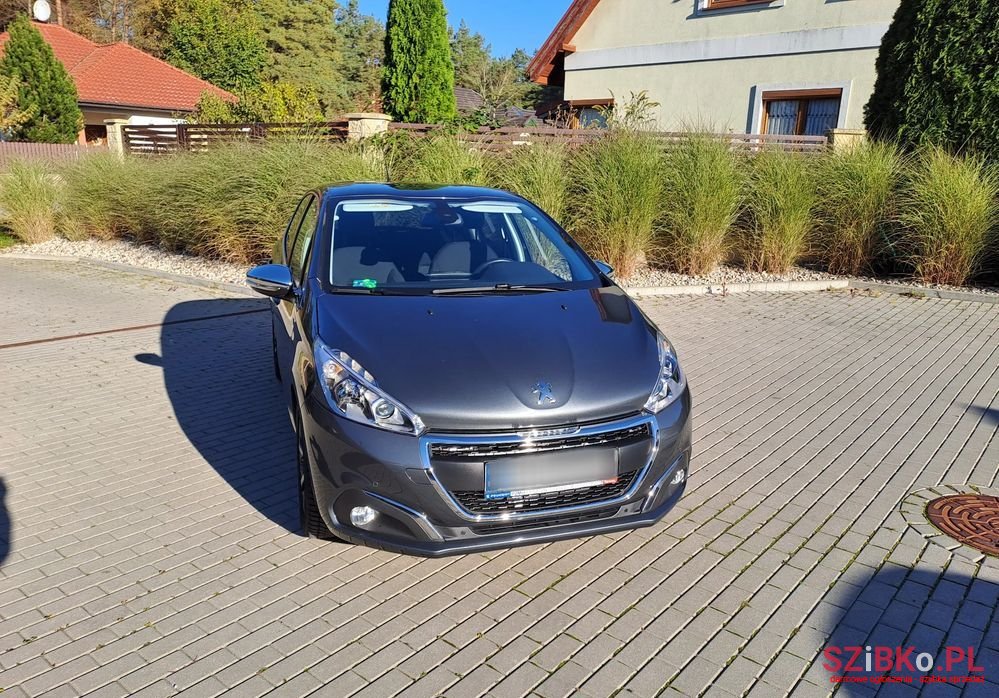 2016' Peugeot 208 1.2 Puretech Allure photo #1