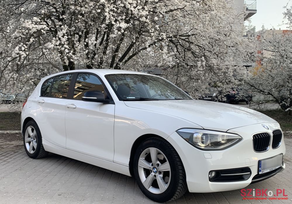 2012' BMW 1 Series 116I Sport Line photo #2