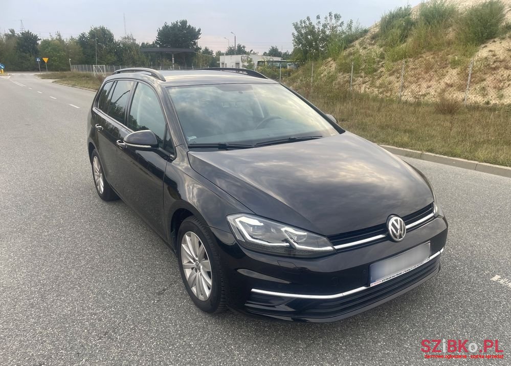 2017' Volkswagen Golf photo #3