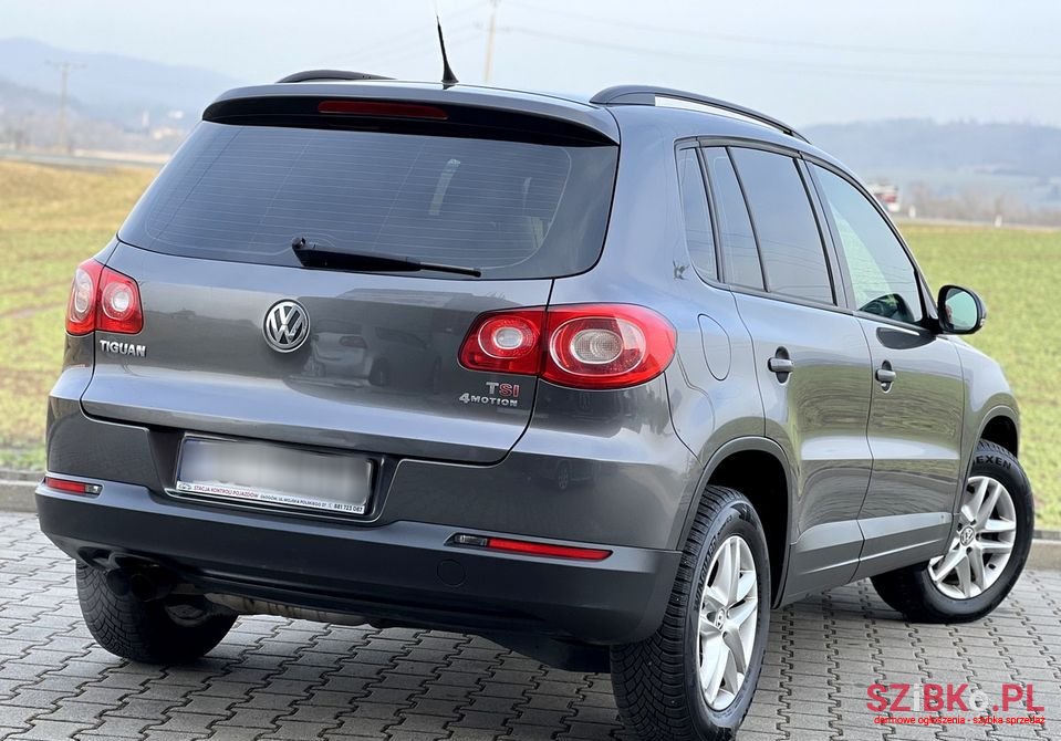 2010' Volkswagen Tiguan photo #5