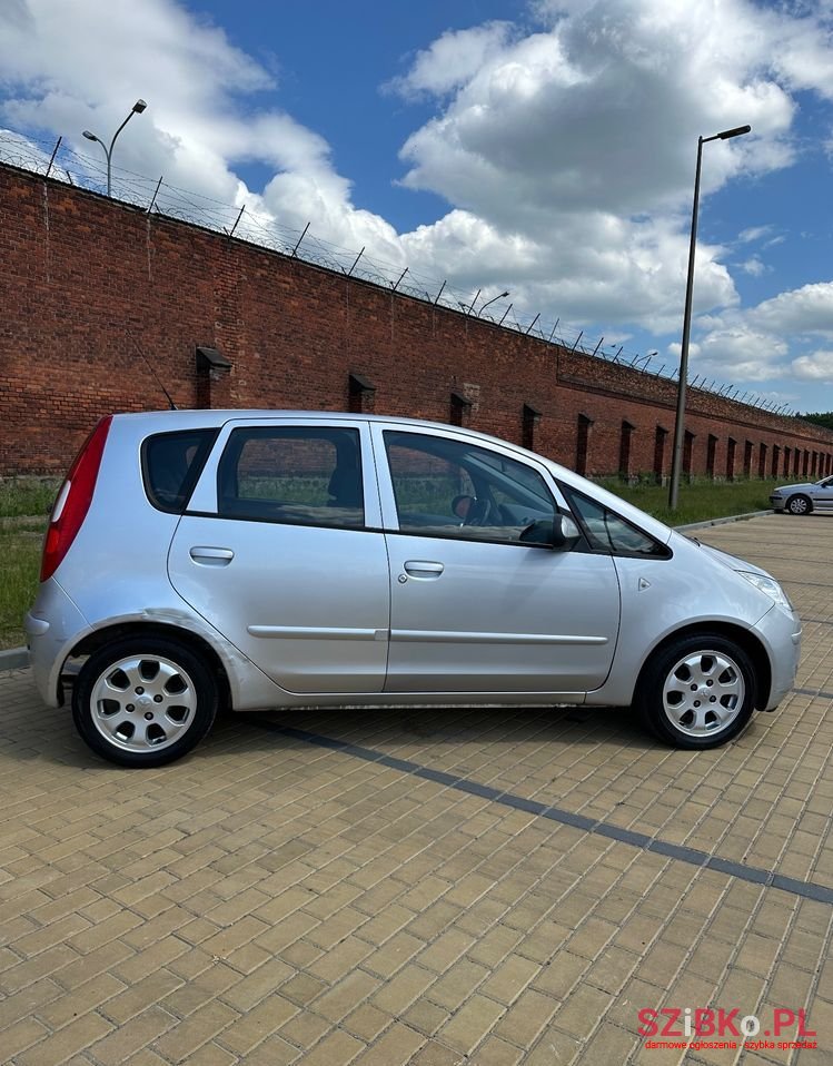 2006' Mitsubishi Colt photo #5