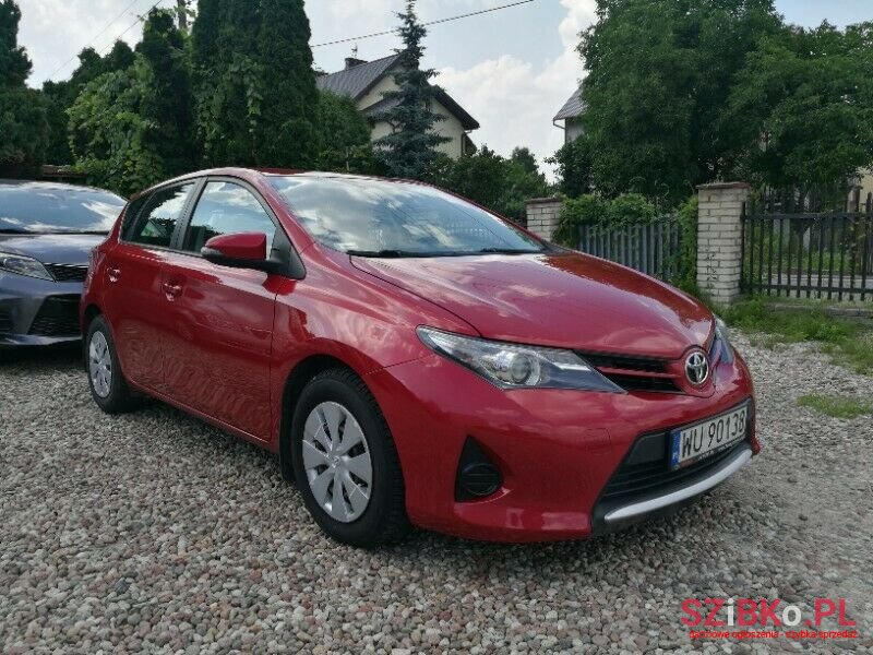 2013' Toyota Auris photo #1