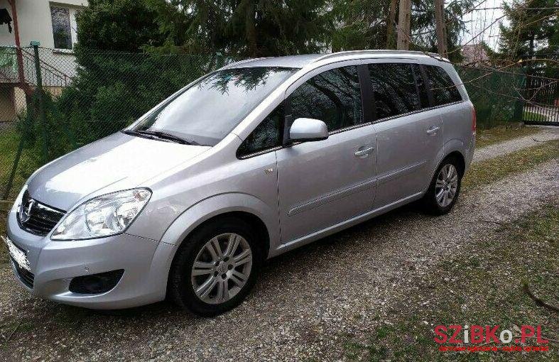 2010' Opel Zafira photo #1