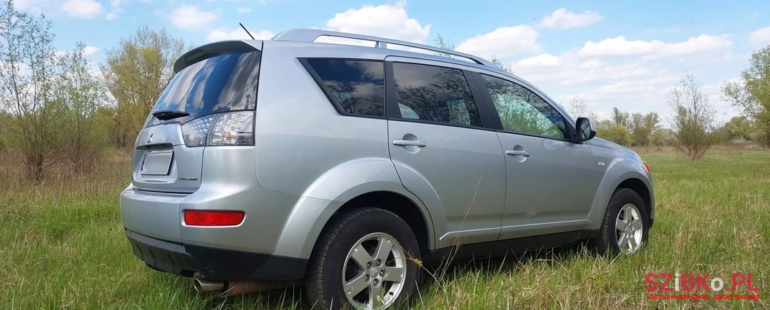 2008' Mitsubishi Outlander photo #3