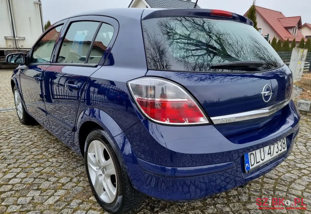2008' Opel Astra photo #3