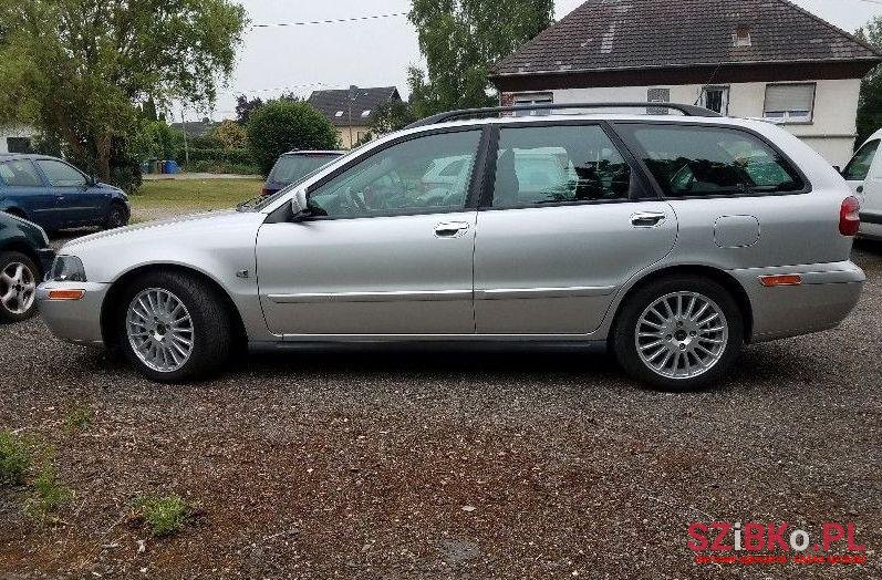 2003' Volvo V40 photo #1