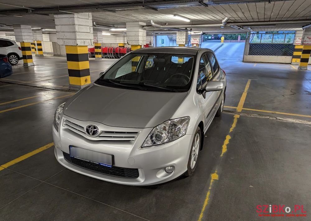 2011' Toyota Auris 1.6 Premium + photo #1