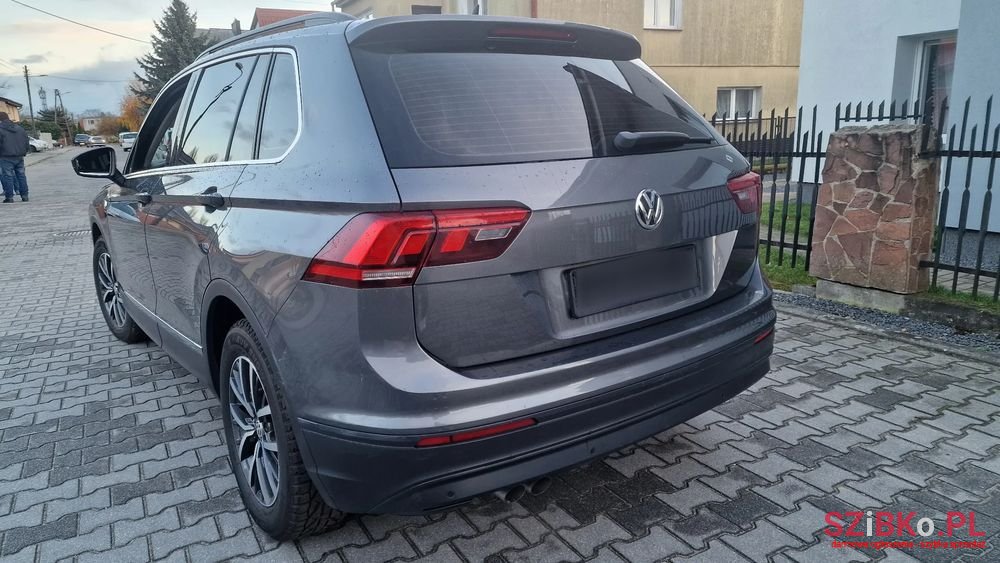 2017' Volkswagen Tiguan photo #5