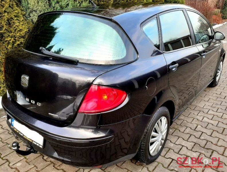 2009' SEAT Toledo photo #2