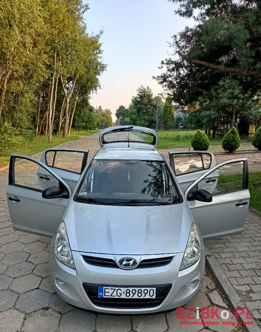 2010' Hyundai i20 photo #1