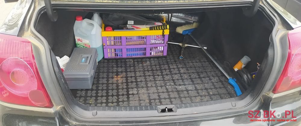 2003' Toyota Avensis photo #3