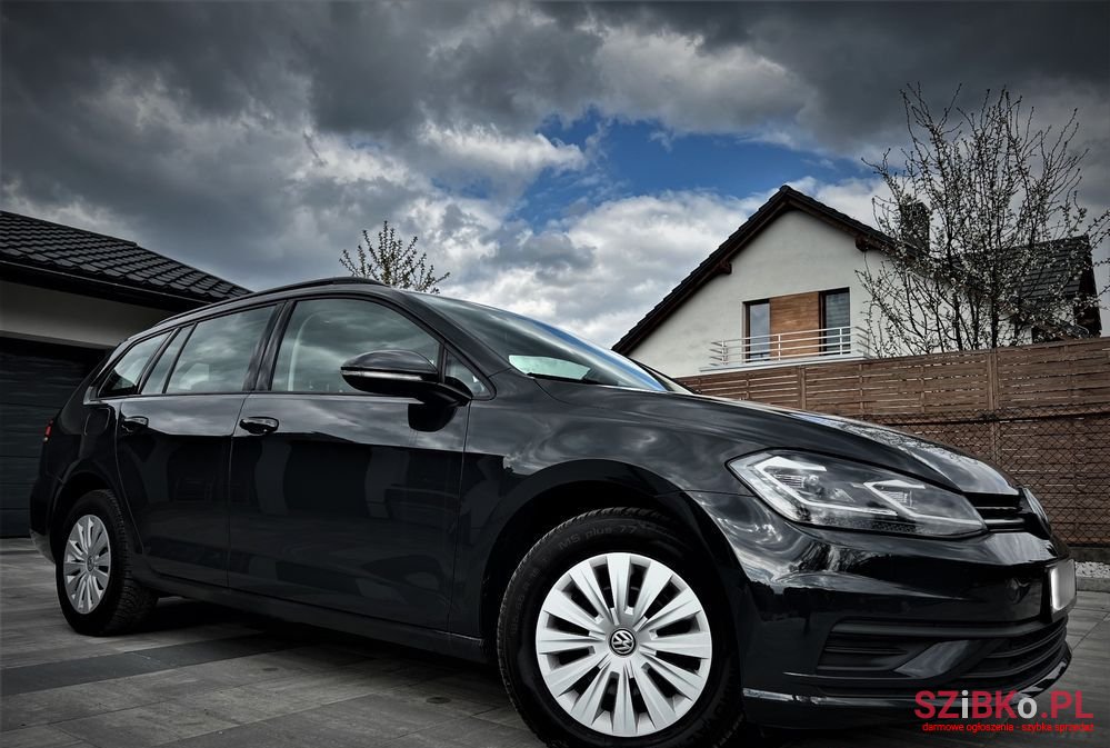 2019' Volkswagen Golf photo #1