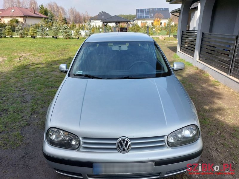 2001' Volkswagen Golf photo #5