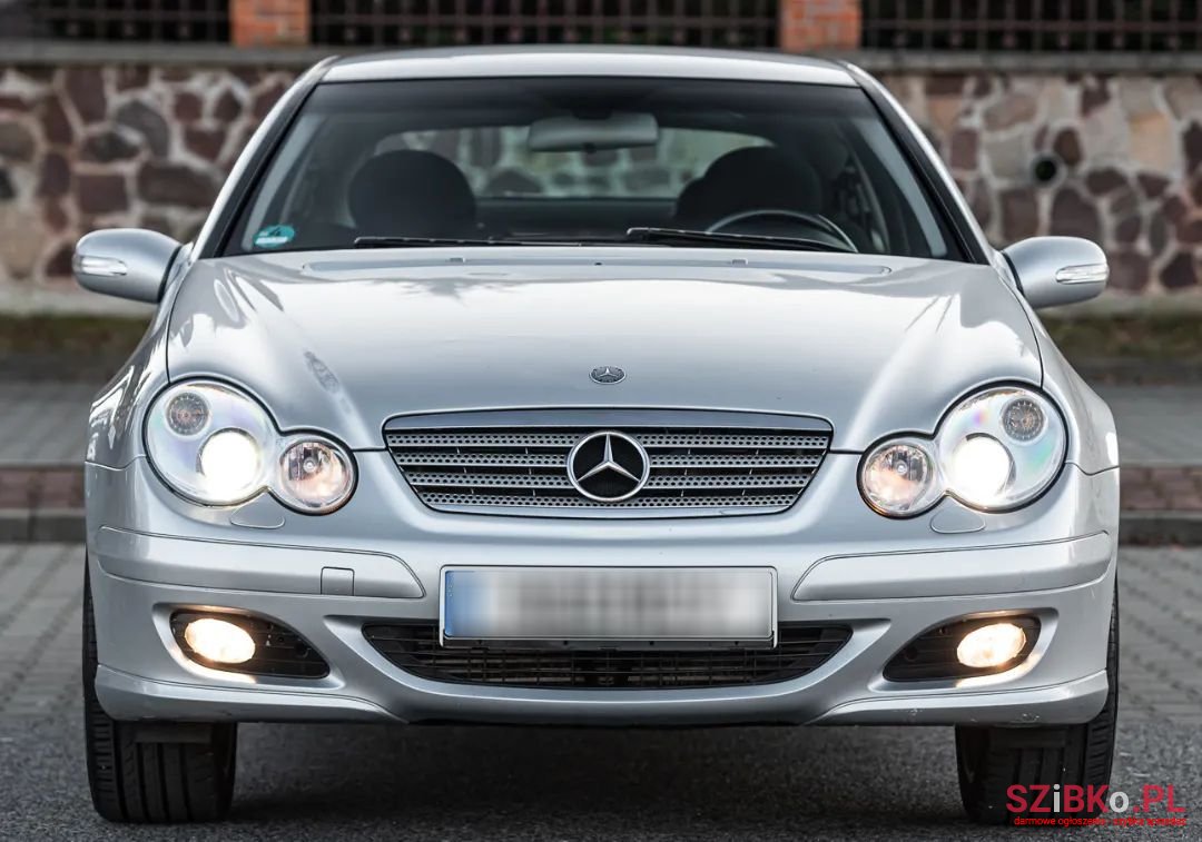 2005' Mercedes-Benz C-Class photo #4