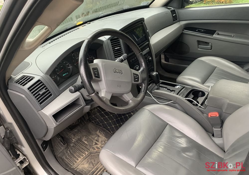 2005' Jeep Grand Cherokee photo #3
