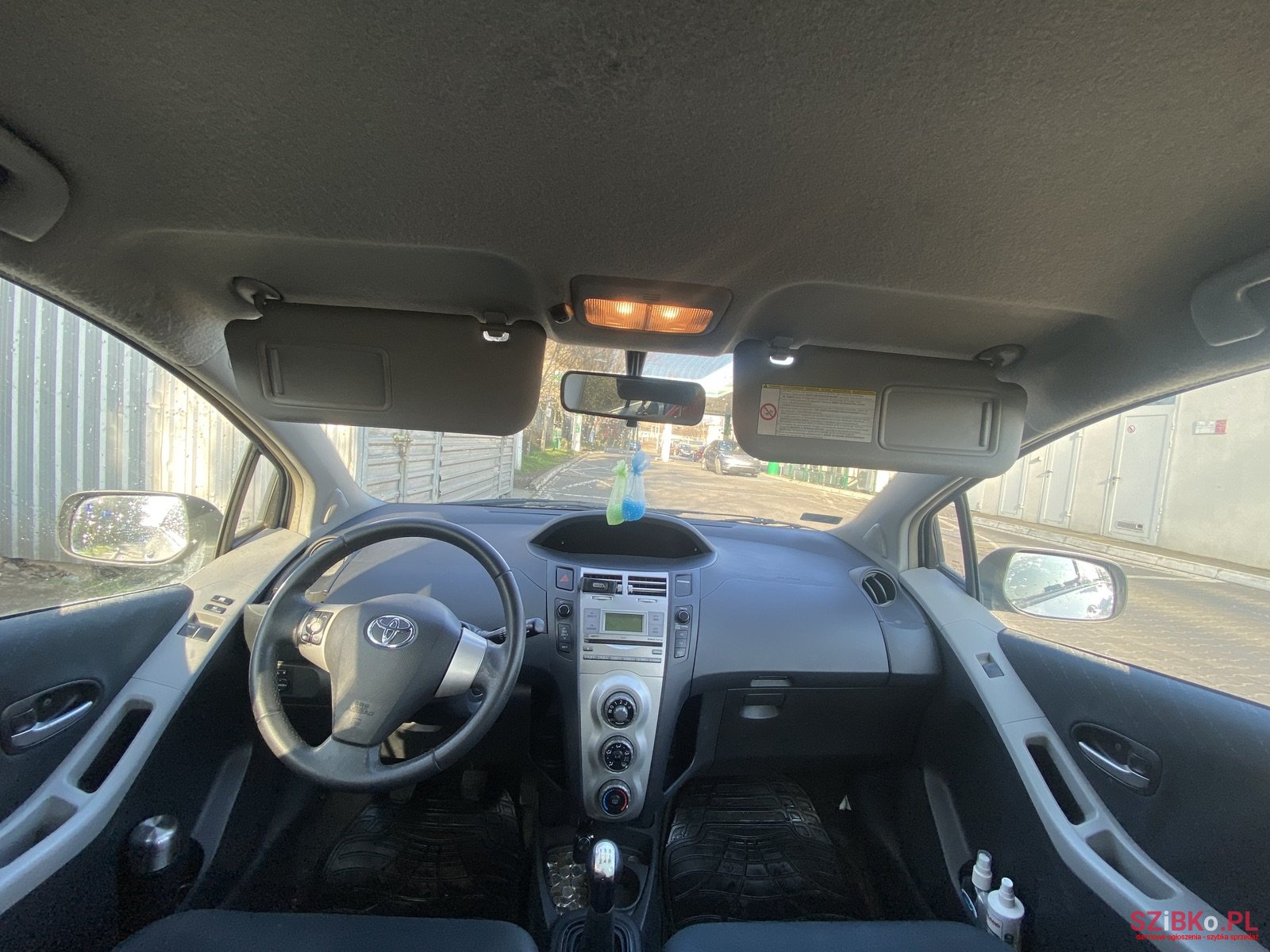 2008' Toyota Yaris photo #5