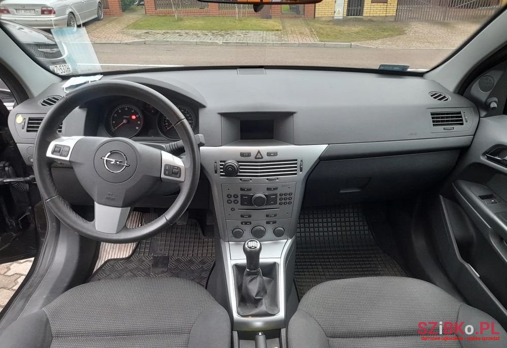 2011' Opel Astra 1.6 photo #6