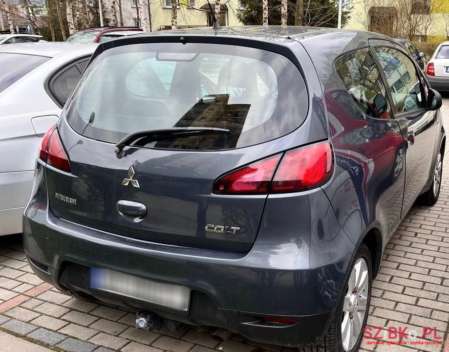 2009' Mitsubishi Colt photo #3