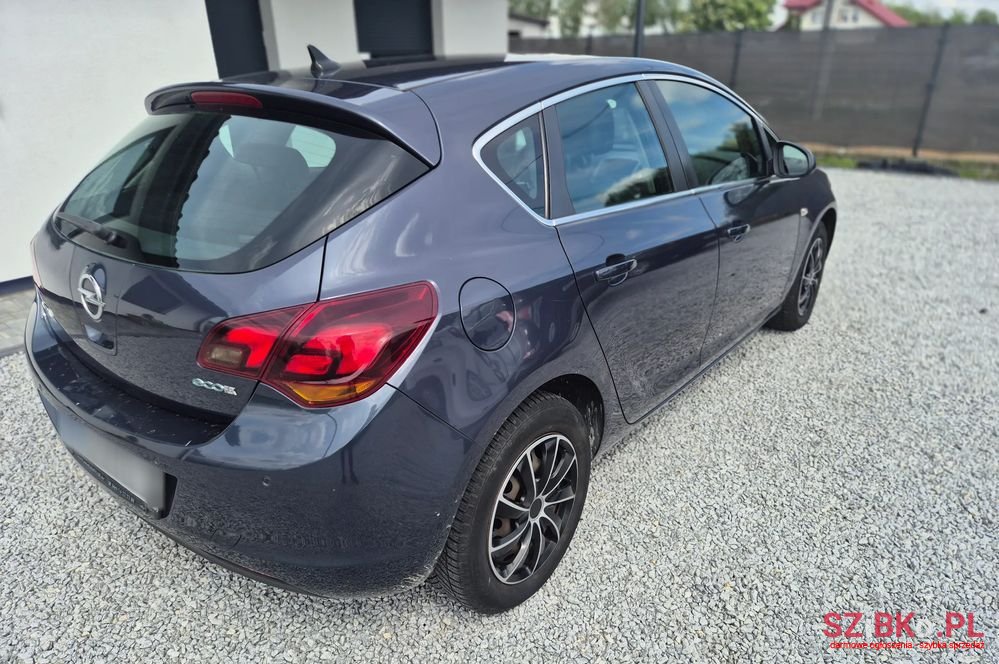 2010' Opel Astra 1.4 Ecoflex Cosmo photo #3