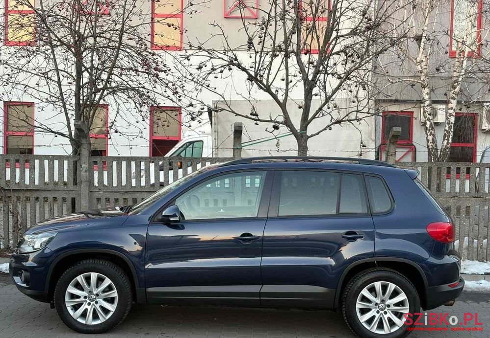 2011' Volkswagen Tiguan photo #3
