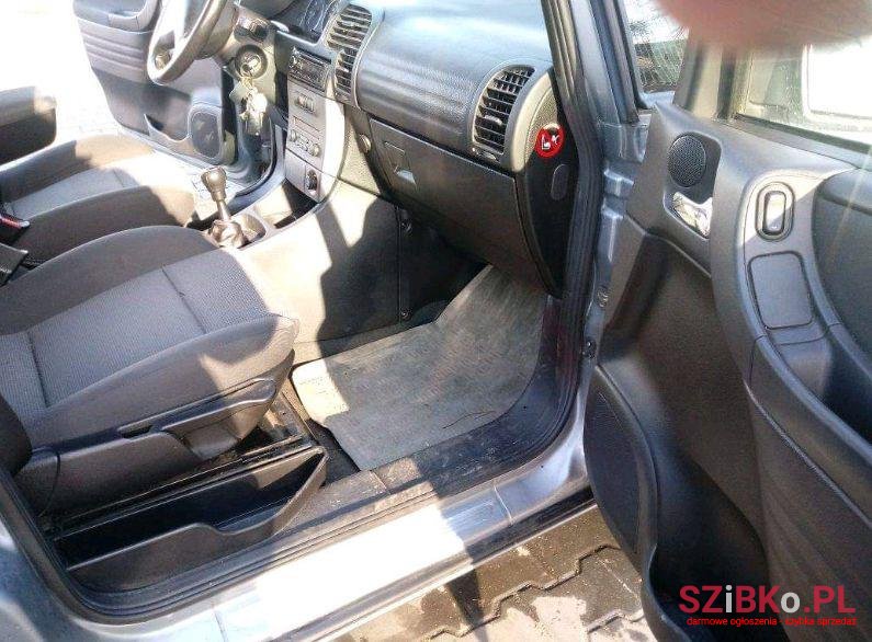 2004' Opel Zafira photo #2