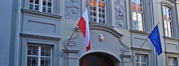 Консульства Польщі в Україні почали видавати робочі візи поштою