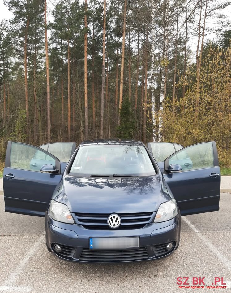 2007' Volkswagen Golf Plus 1.6 Tour photo #1
