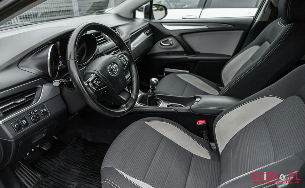 2015' Toyota Avensis photo #6