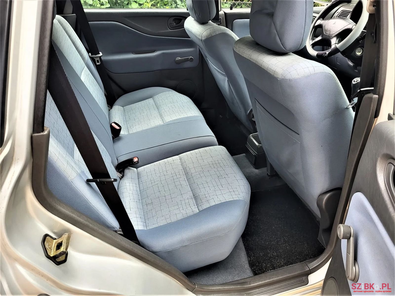 2002' Mitsubishi Space Star photo #5