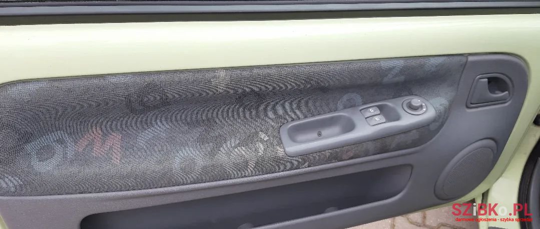 2006' Renault Twingo photo #6