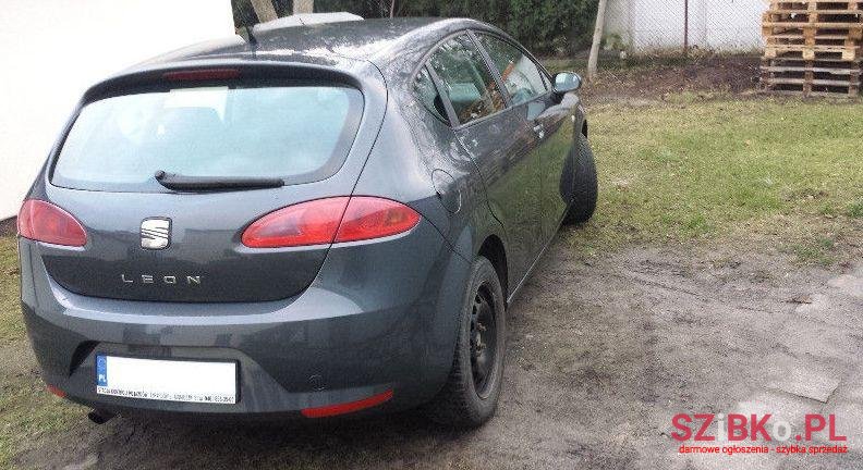 2007' SEAT Leon photo #2