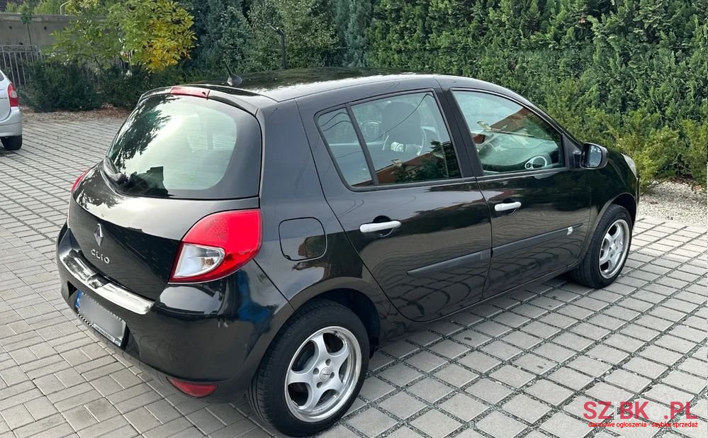 2009' Renault Clio photo #6