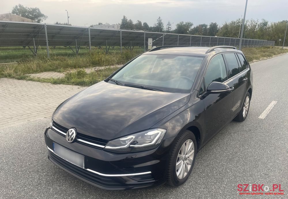 2017' Volkswagen Golf photo #1