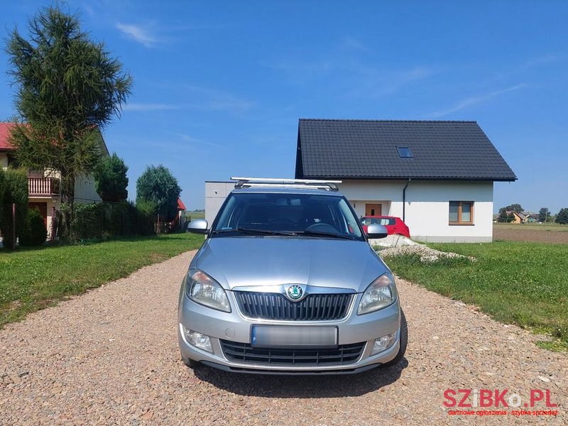 2011' Skoda Fabia 1.4 16V Ambition photo #3