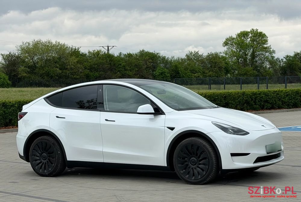 2024' Tesla Model Y photo #3