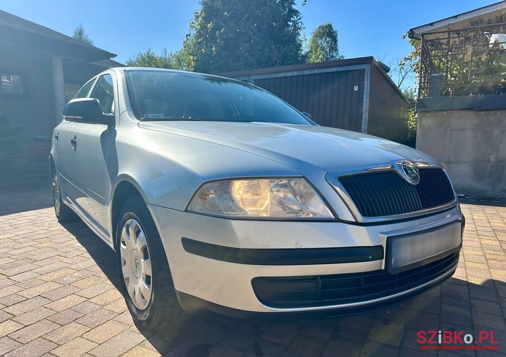 2012' Skoda Octavia 1.6 Ambiente photo #5